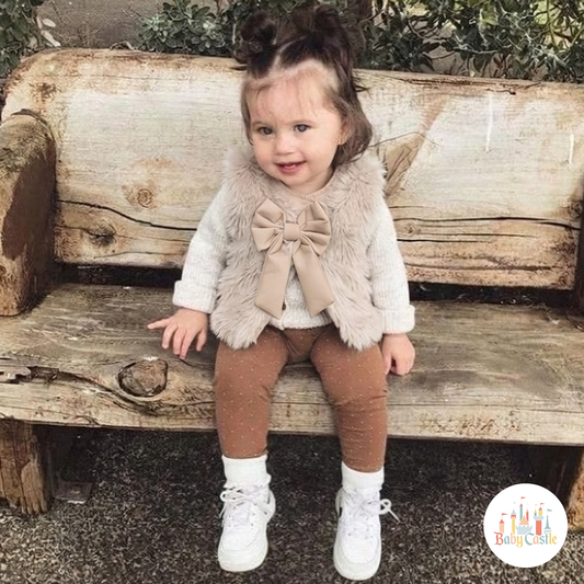 Chaleco Peluchito Beige con Moño Elegante