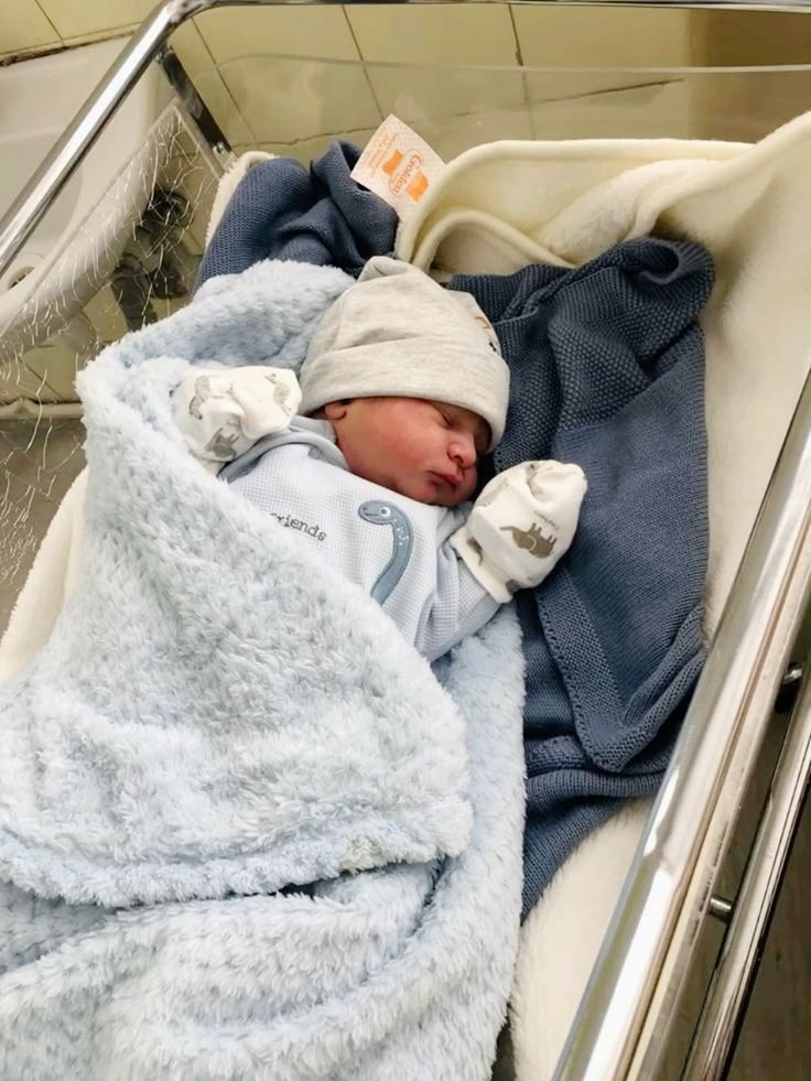 Lista de ropa para bebé recién nacido (guía completa)